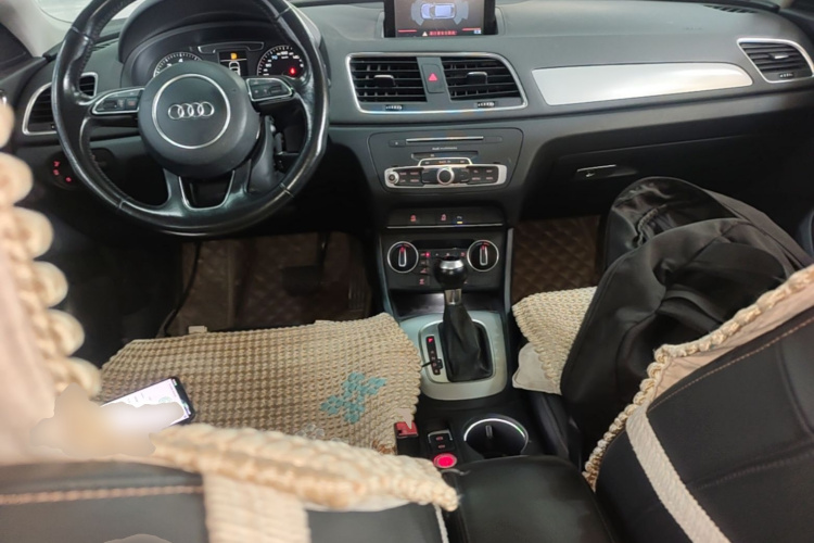 Audi Q3 2016 car image #10