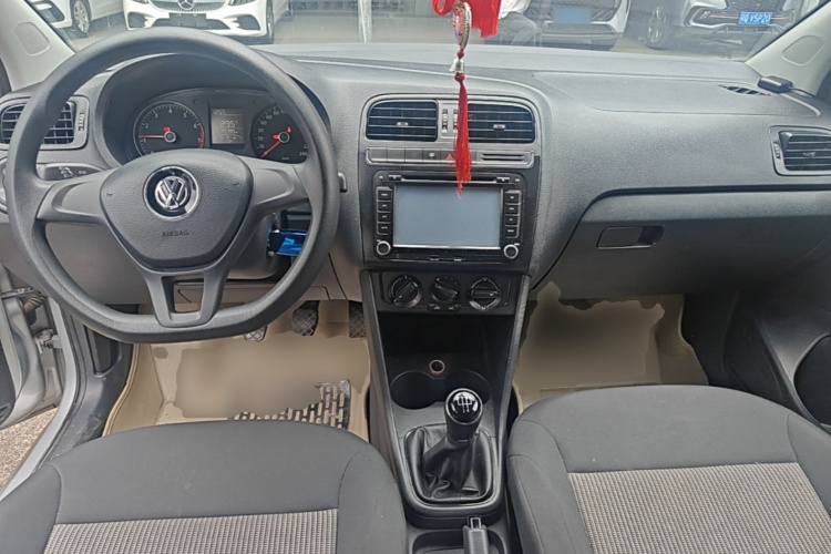 Volkswagen Polo 2015 #10 Volkswagen Polo 2015 car image #10