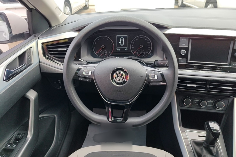Volkswagen Polo 2020 car image #11