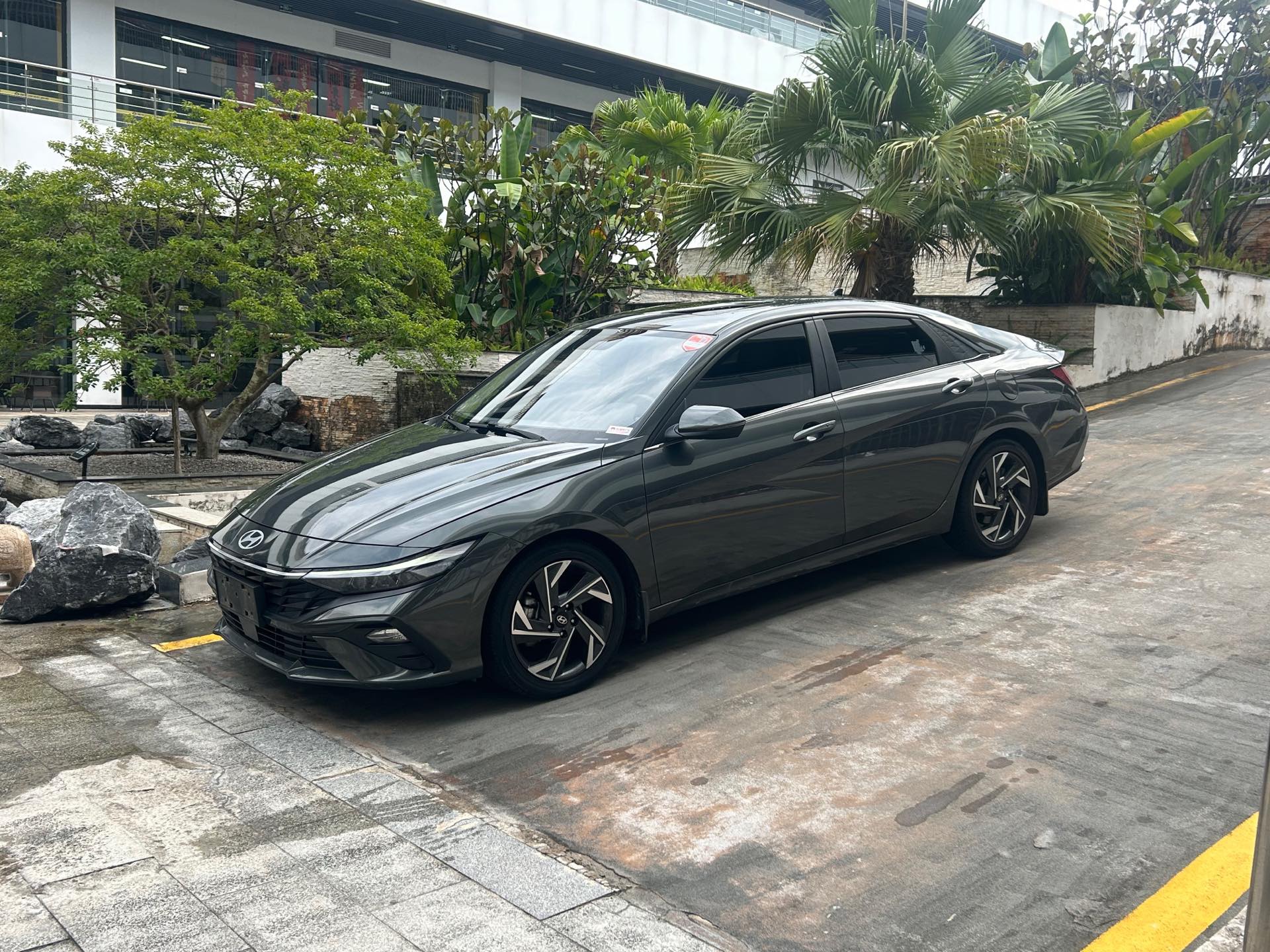 Hyundai Elantra 2023 car image #2