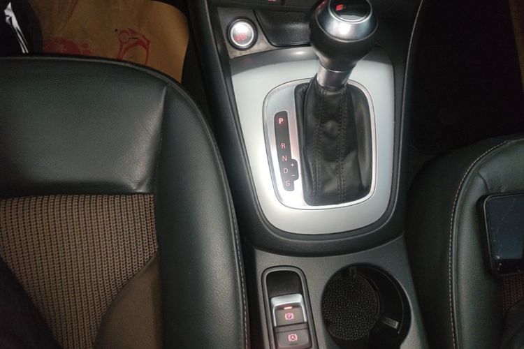 Audi Q3 2017 car image #14