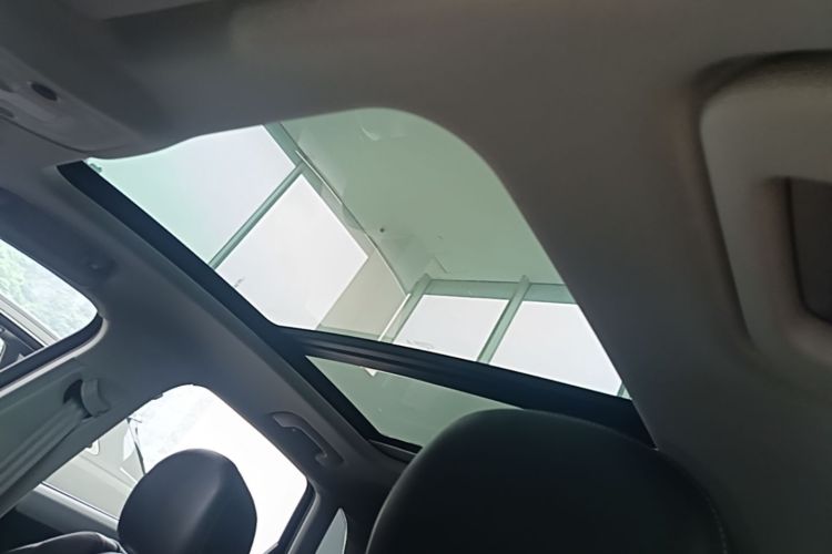 Audi Q3 2020 car image #18
