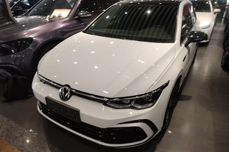 Volkswagen Golf 2021 car image #2