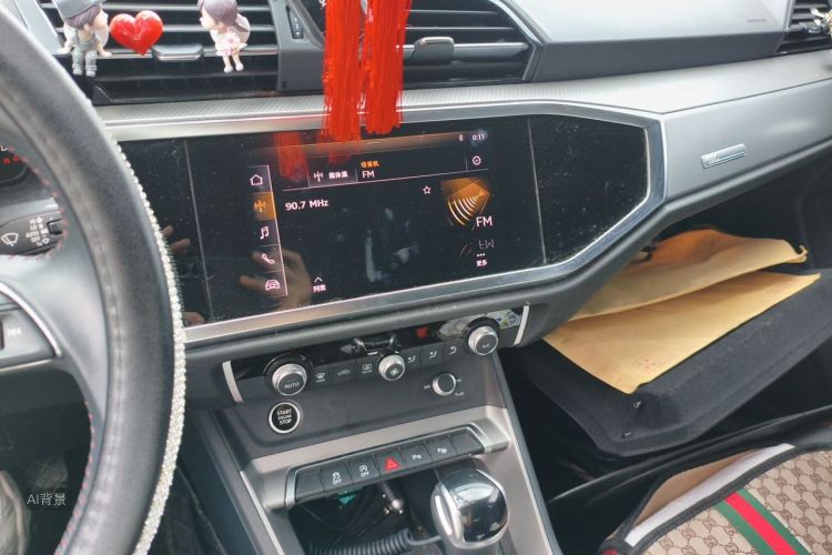 Audi Q3 2021 car image #15
