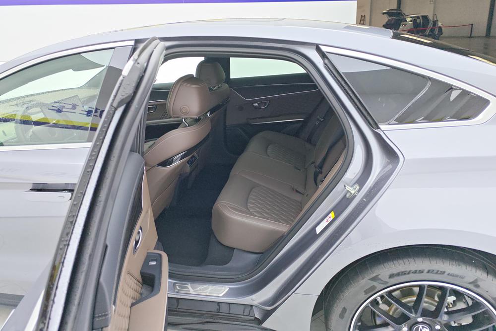 BYD Han 2023 car image #16
