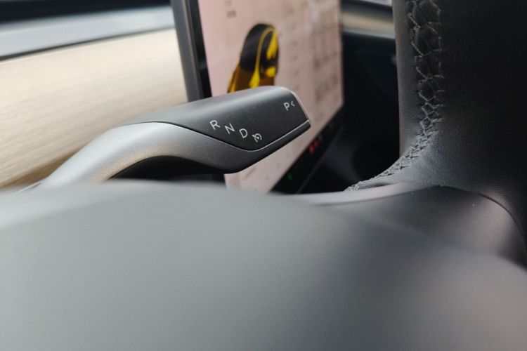 Tesla Model Y 2021 car image #14