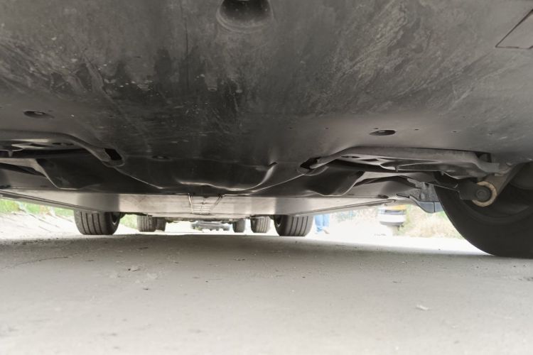 Tesla Model Y 2025 car image #26