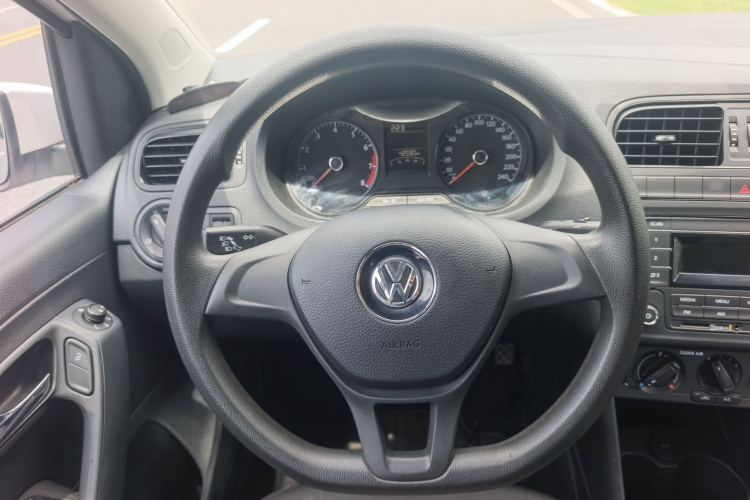Volkswagen Polo 2016 #16 Volkswagen Polo 2016 car image #16