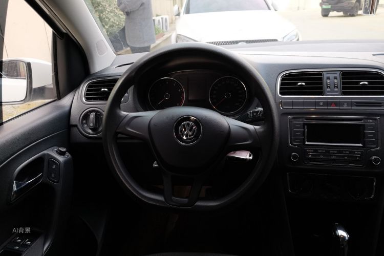 Volkswagen Polo 2015 car image #12