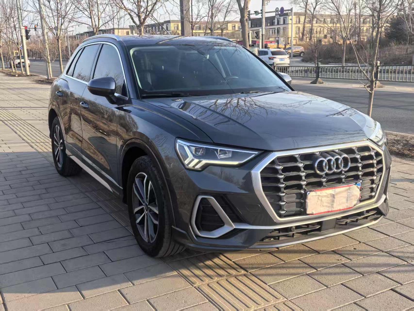 Audi Q3 2023 car image #3