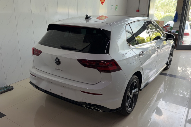 Volkswagen Golf 2024 car image #7
