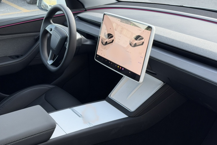 Tesla Model Y 2025 immagine di auto #9