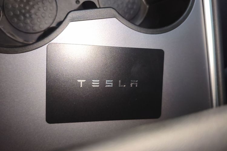 Tesla Model Y 2024 #9 Tesla Model Y 2024 car image #9