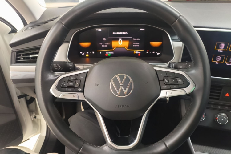 Volkswagen Bora 2023 immagine di auto #11