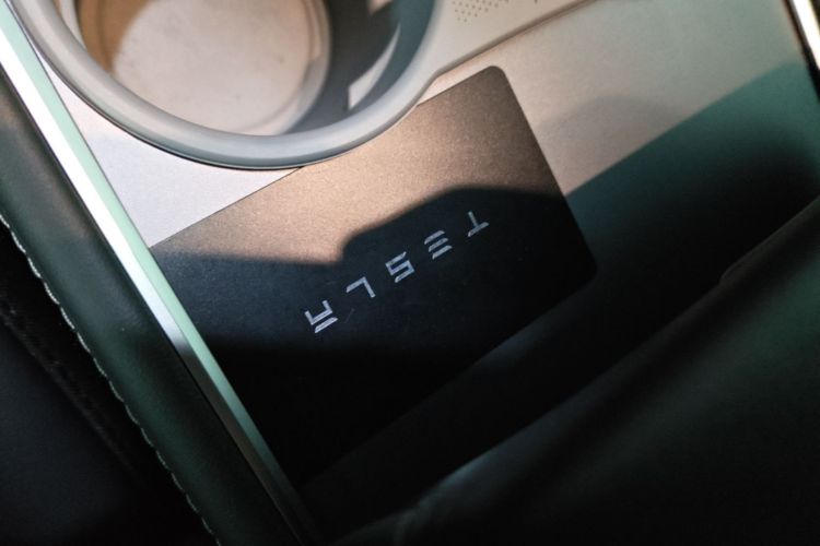 Tesla Model Y 2024 car image #9