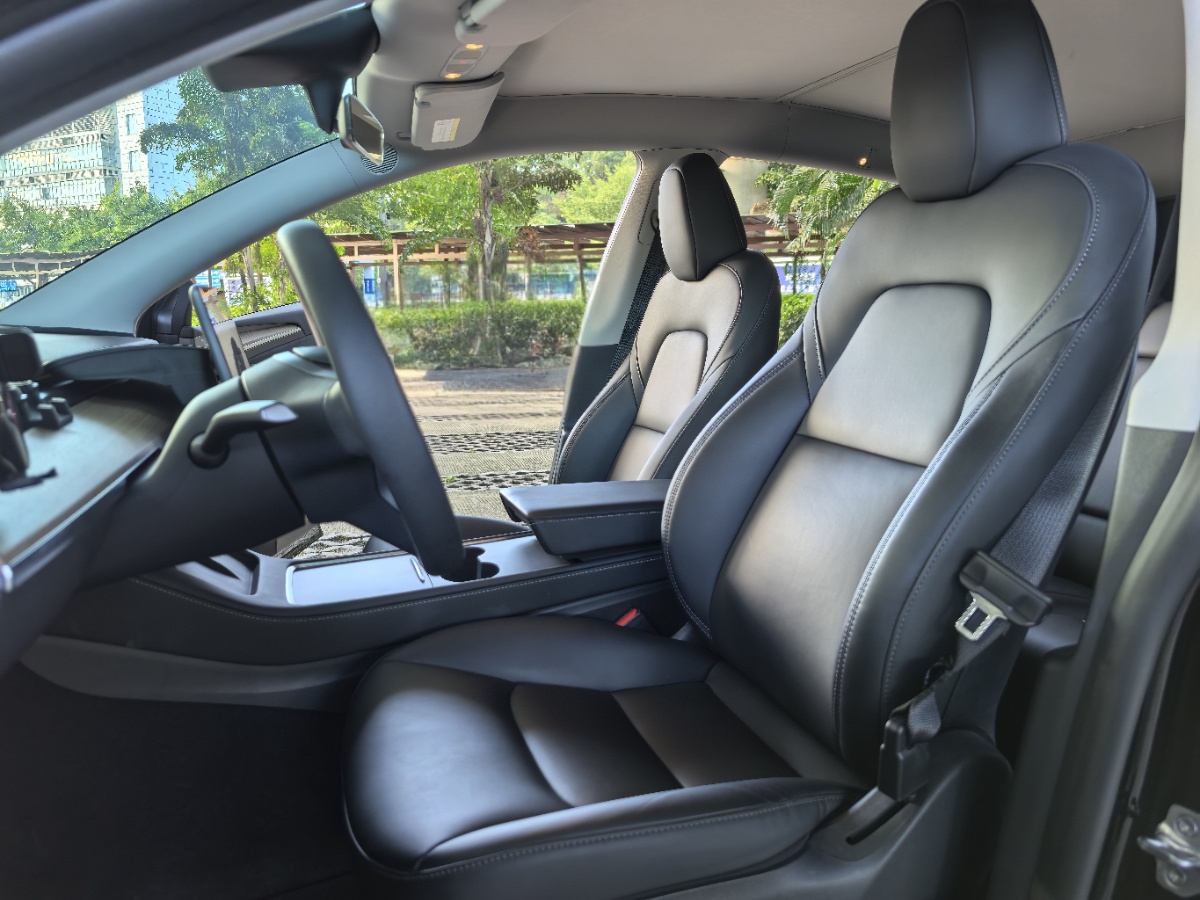 Tesla Model Y 2023 car image #5