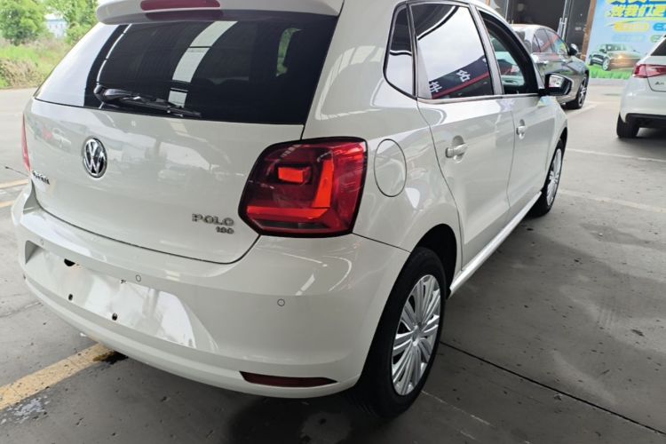 Volkswagen Polo 2017 car image #8