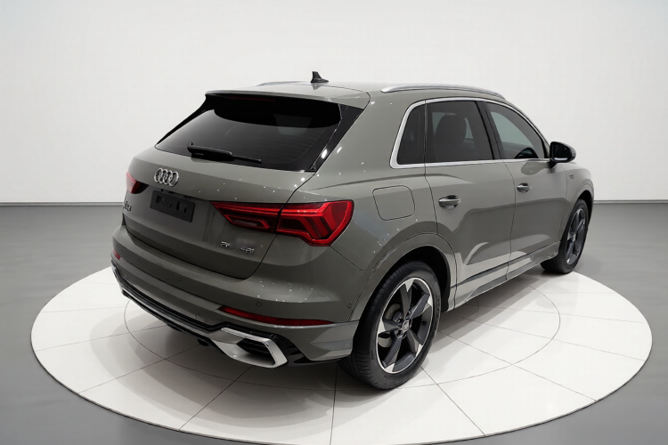 Audi Q3 2024 immagine di auto #5