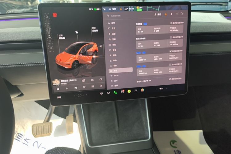 Tesla Model Y 2025 car image #13