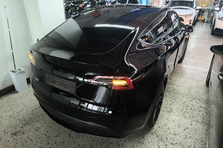 Tesla Model Y 2022 car image #5