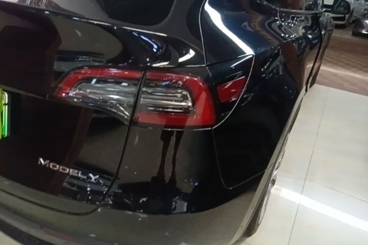 Tesla Model Y 2023 #8 Tesla Model Y 2023 car image #8