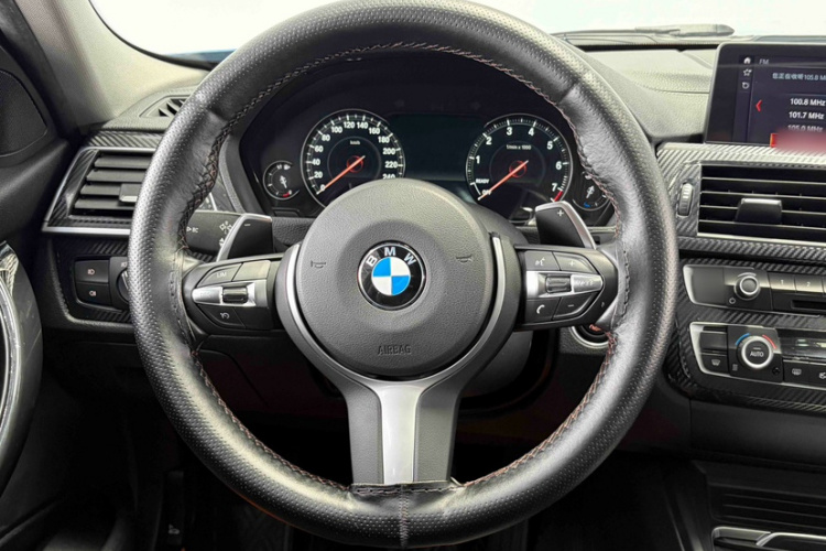 BMW 3 Series 2018 car image #14