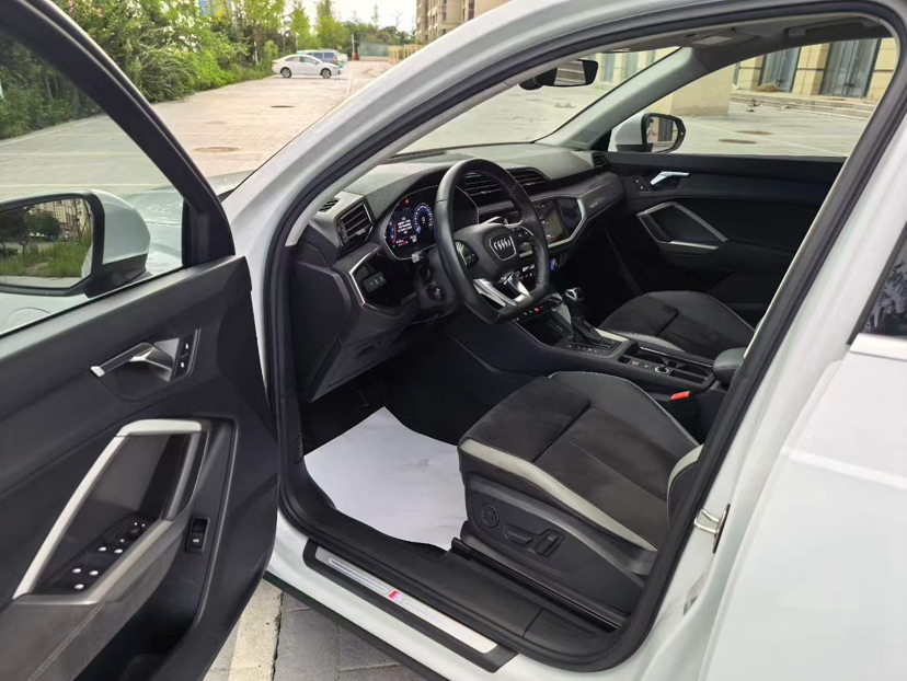 Audi Q3 2020 car image #6