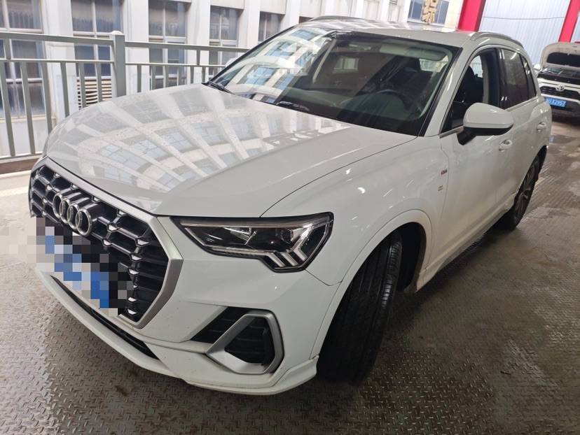 Audi Q3 2023 car image 