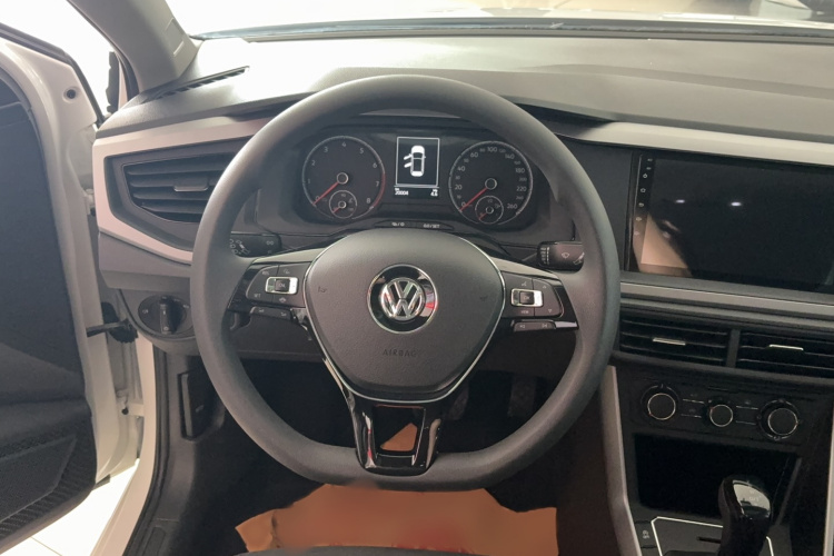 Volkswagen Polo 2021 car image #19