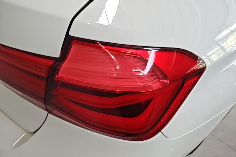 BMW 3 Series 2019 #8 BMW 3 Series 2019 car image #8