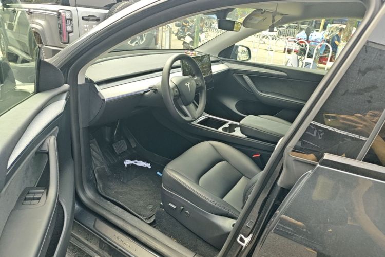 Tesla Model Y 2024 #15 Tesla Model Y 2024 car image #15