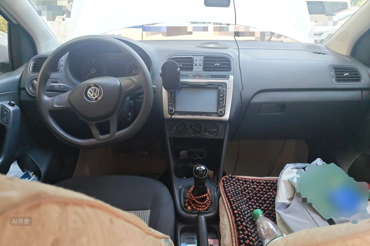 Volkswagen Polo 2015 car image #11