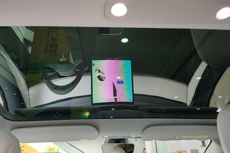 Tesla Model 3 2023 car image #18