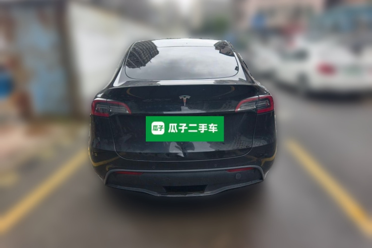 Tesla Model Y 2023 car image #4