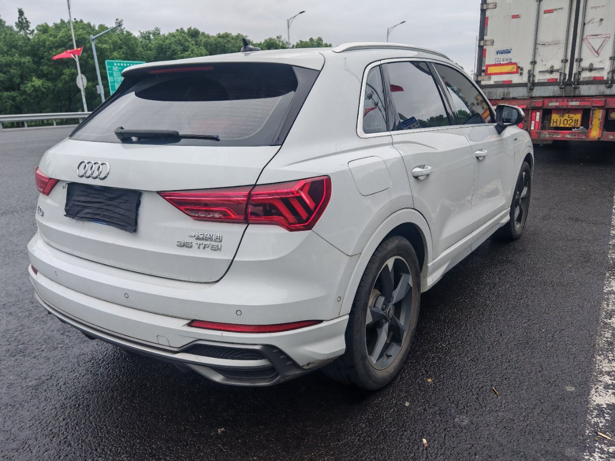 Audi Q3 2020 car image #6