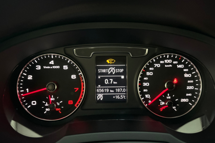 Audi Q3 2018 car image #8