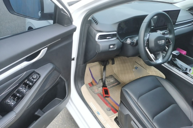 GEELY Emgrand 2024 car image #16