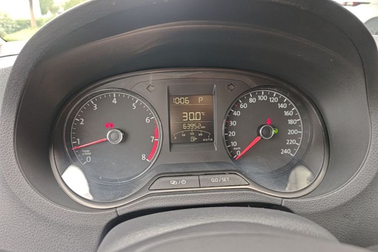 Volkswagen Polo 2016 car image #12