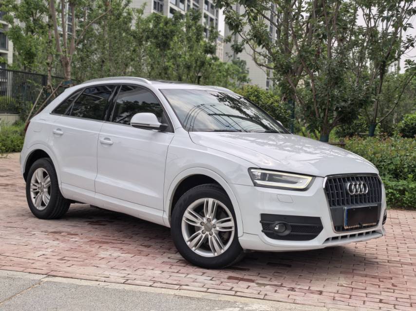 Audi Q3 2015 car image #3