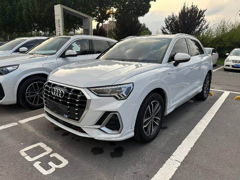 Audi Q3 2022 car image 