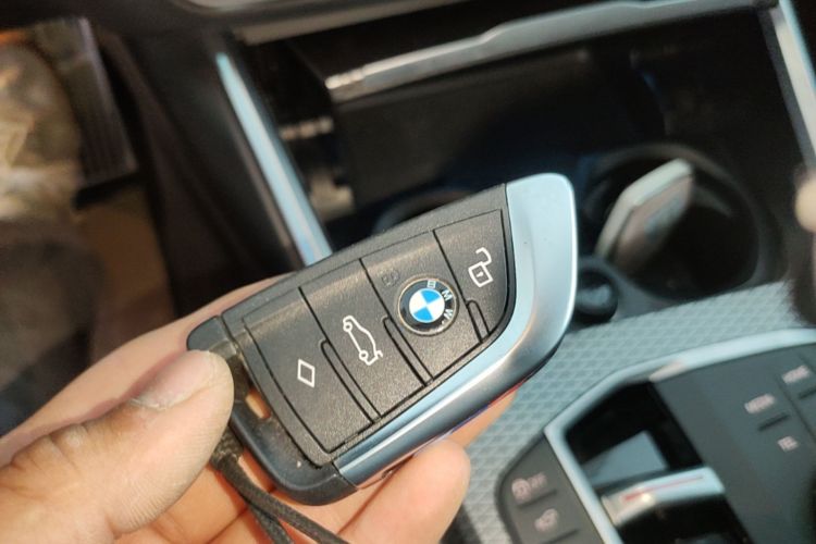 BMW 3 Series 2023 #9 BMW 3 Series 2023 car image #9