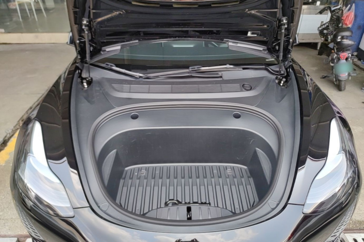 Tesla Model 3 2023 car image #22