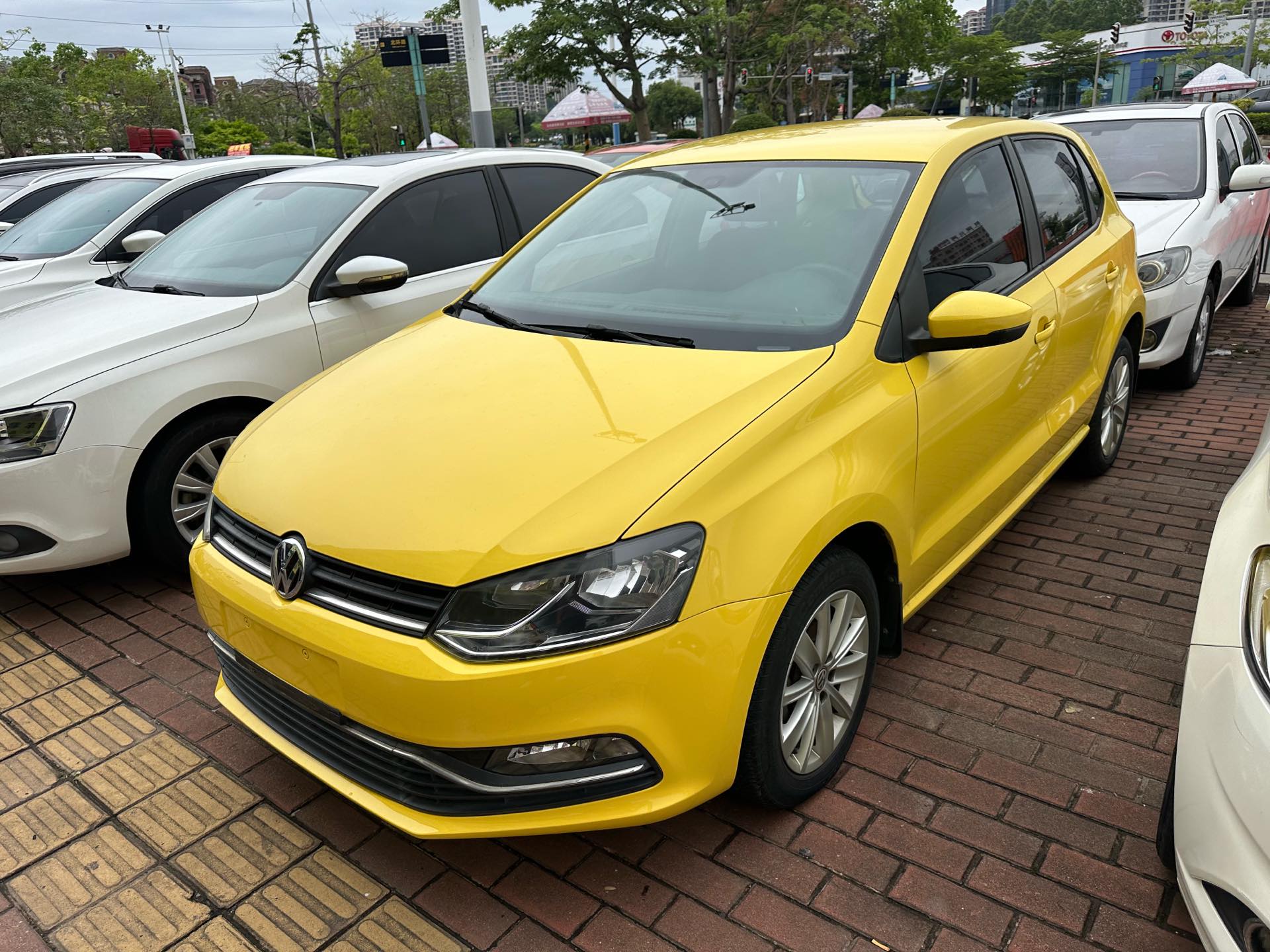Volkswagen Polo 2016 Volkswagen Polo 2016 car image