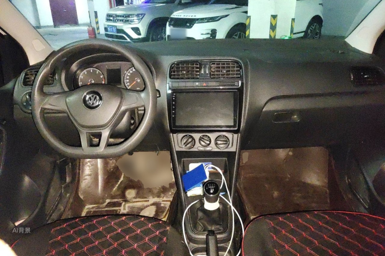 Volkswagen Polo 2015 car image #11