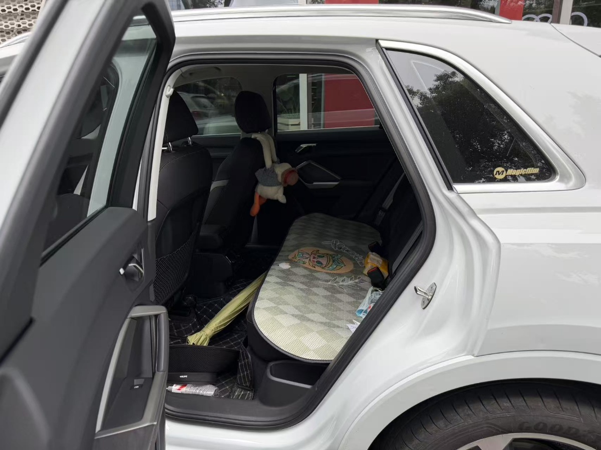 Audi Q3 2023 car image #6