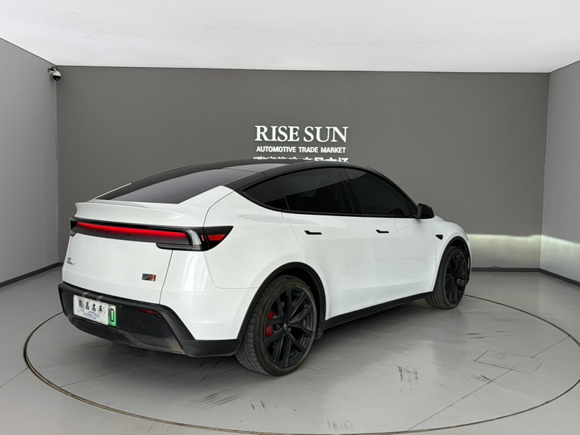 Tesla Model Y 2025 #9 Tesla Model Y 2025 car image #9