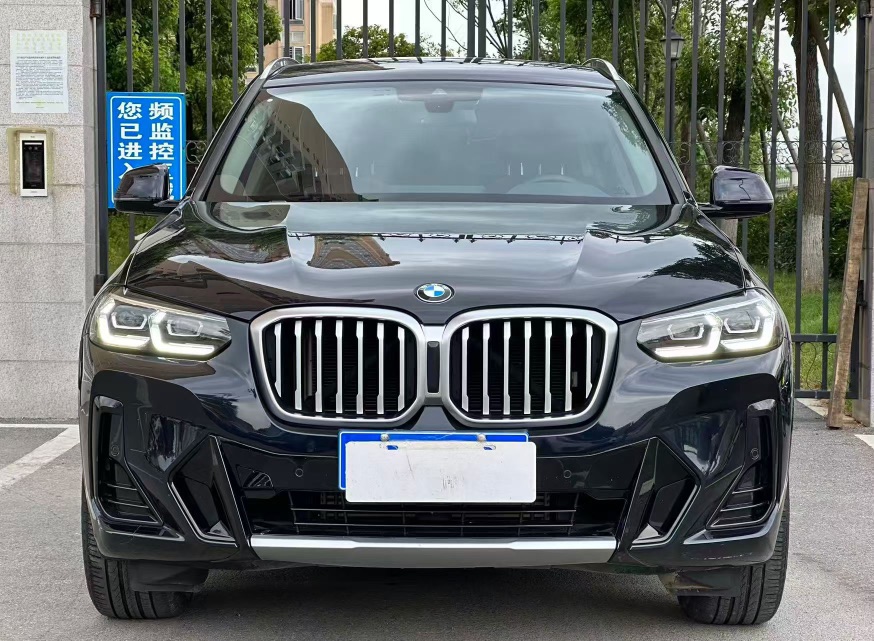 BMW X3 2022 car image #2
