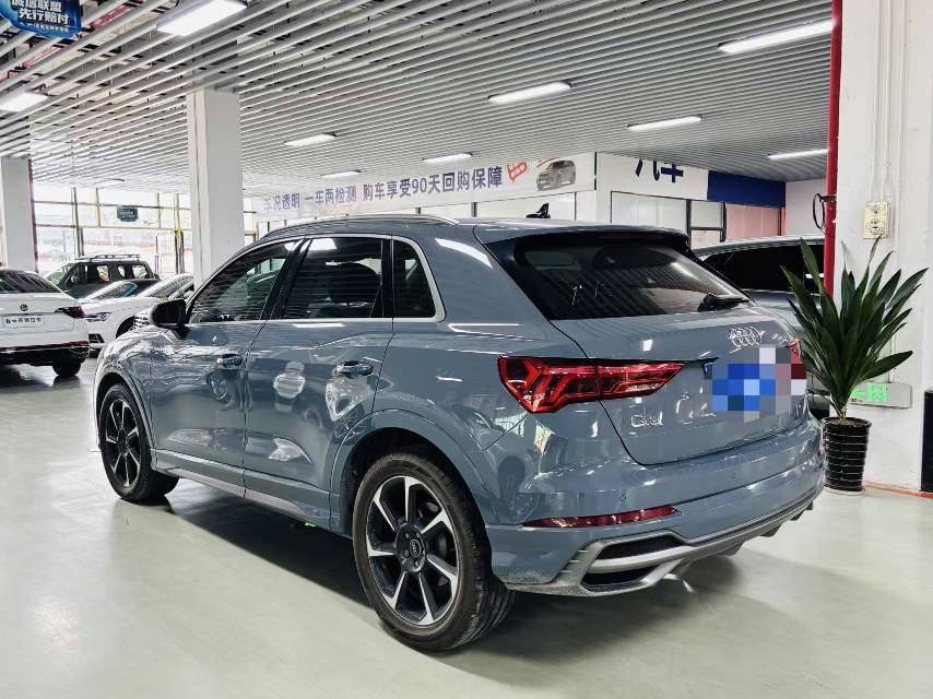 Audi Q3 2021 car image #2