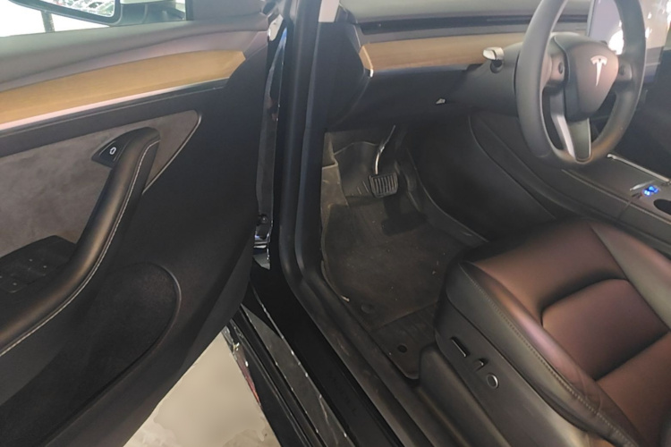 Tesla Model Y 2023 #16 Tesla Model Y 2023 car image #16