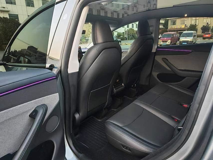 Tesla Model Y 2025 #7 Tesla Model Y 2025 car image #7